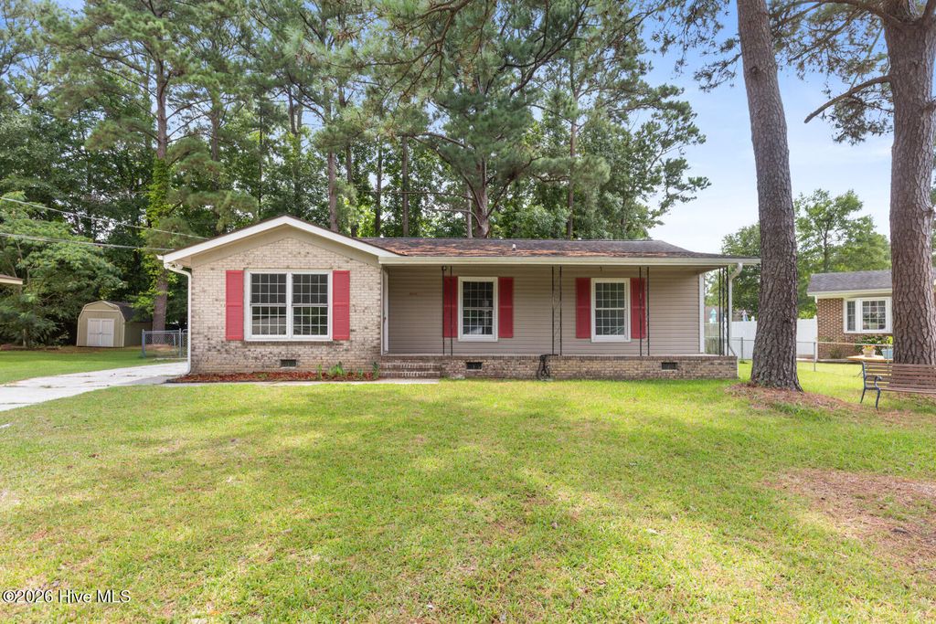 Photo of 302 Cardinal Road, Jacksonville, NC 28546 (MLS # 100580523)