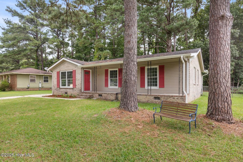 Photo of 302 Cardinal Road, Jacksonville, NC 28546 (MLS # 100580523)