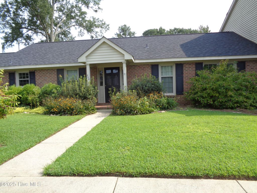 Photo of 844 Westminster Lane, Kinston, NC 28501 (MLS # 100525919)
