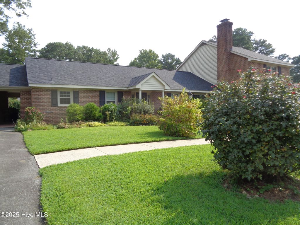 Photo of 844 Westminster Lane, Kinston, NC 28501 (MLS # 100525919)