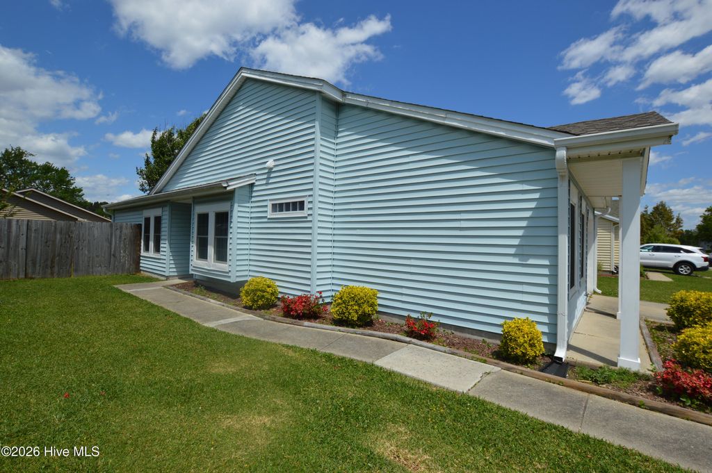Photo of 3011 Foxhorn Road, Jacksonville, NC 28546 (MLS # 100577326)
