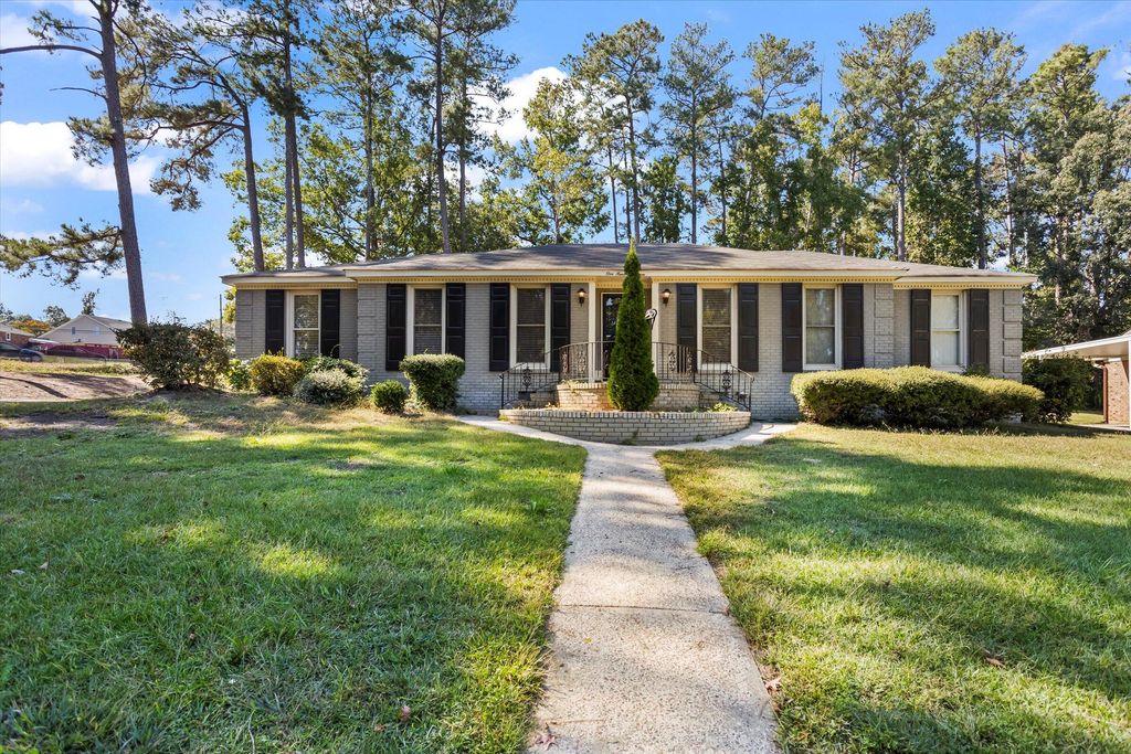 Photo of 103 Dresden Drive, Martinez, GA 30907 (MLS # 548397)