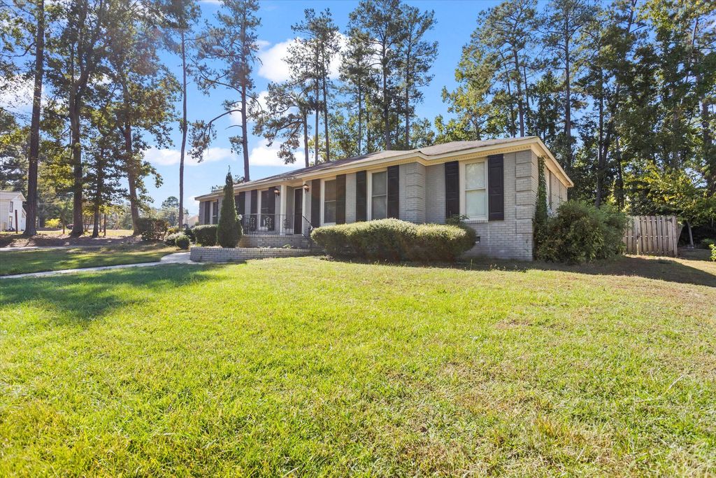 Photo of 103 Dresden Drive, Martinez, GA 30907 (MLS # 548397)