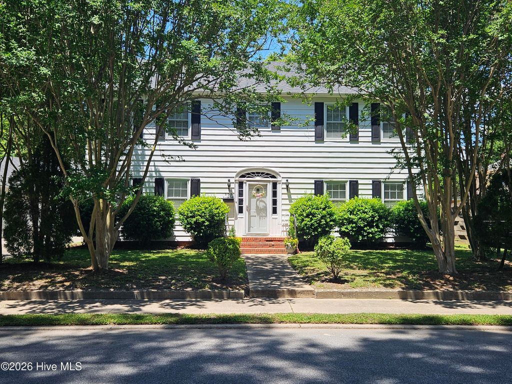Photo of 605 W Cutchin Street, Clinton, NC 28328 (MLS # 100574202)
