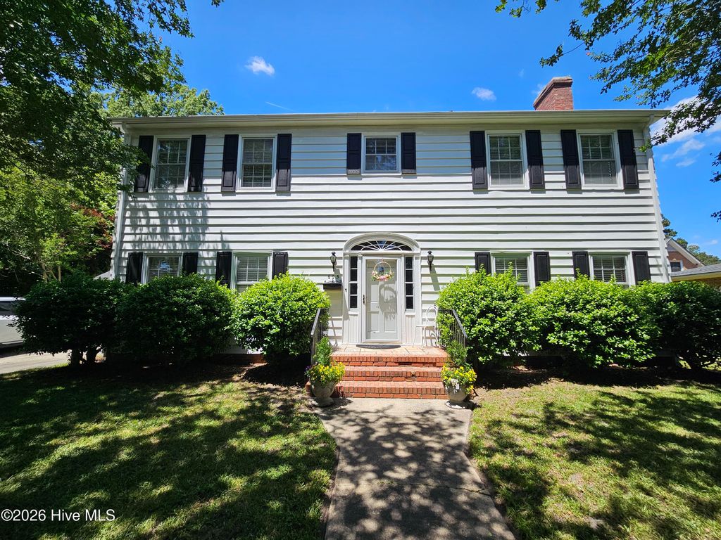 Photo of 605 W Cutchin Street, Clinton, NC 28328 (MLS # 100574202)