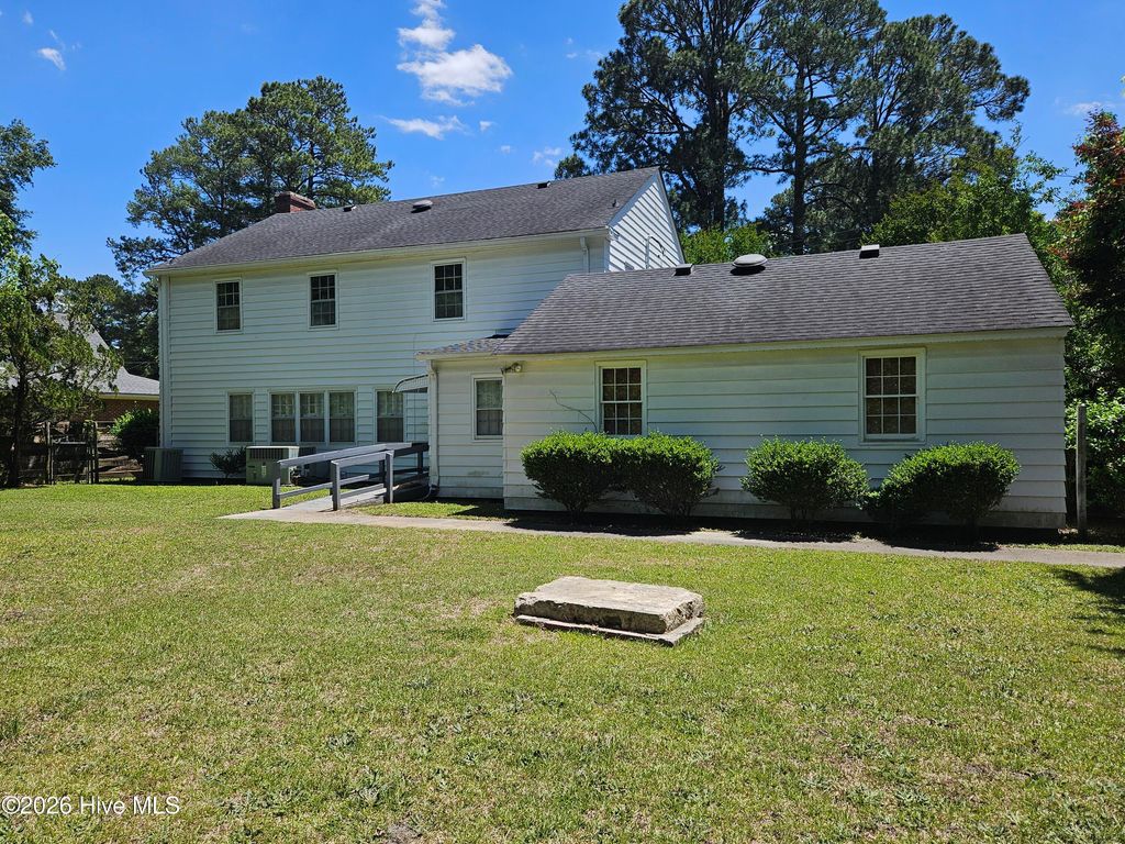 Photo of 605 W Cutchin Street, Clinton, NC 28328 (MLS # 100574202)
