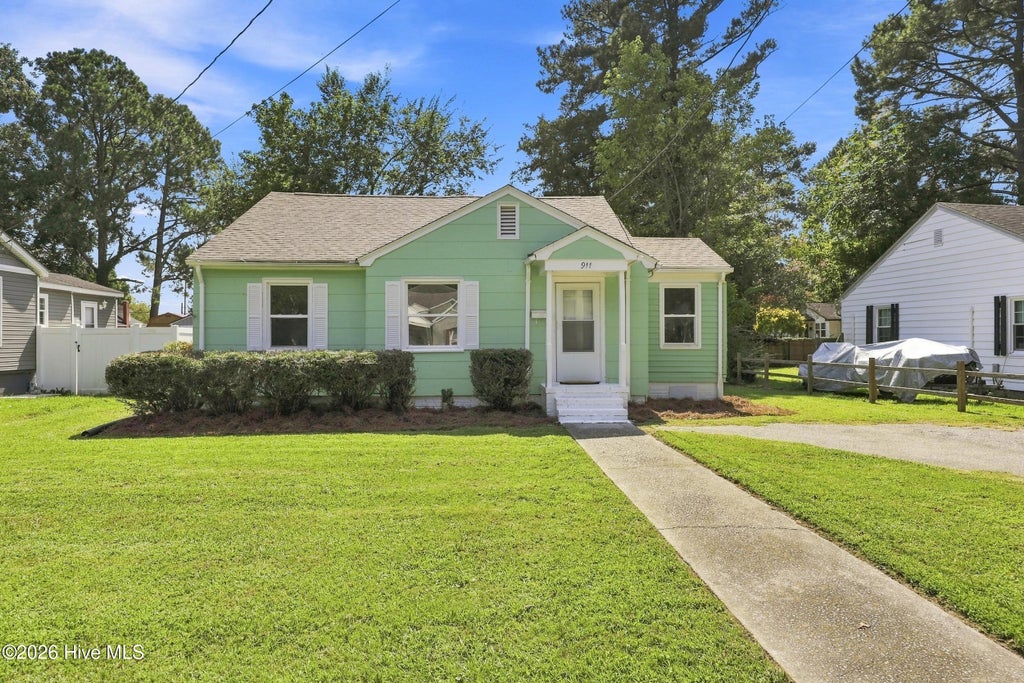Photo of 911 Bartlett Avenue, Elizabeth City, NC 27909 (MLS # 100601068)