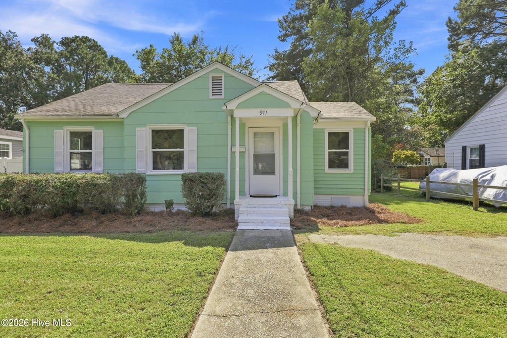 Photo of 911 Bartlett Avenue, Elizabeth City, NC 27909 (MLS # 100601068)