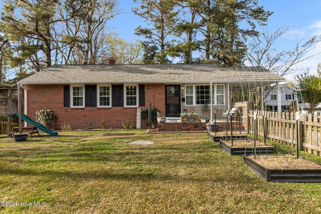 Photo of 400 Hickory Court, Jacksonville, NC 28540 (MLS # 100561394)
