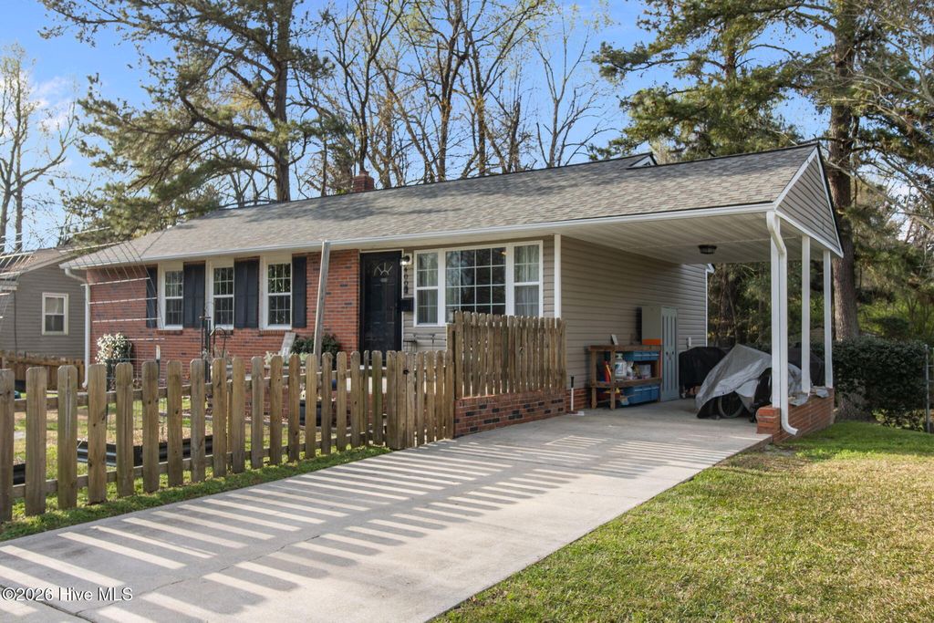 Photo of 400 Hickory Court, Jacksonville, NC 28540 (MLS # 100561394)