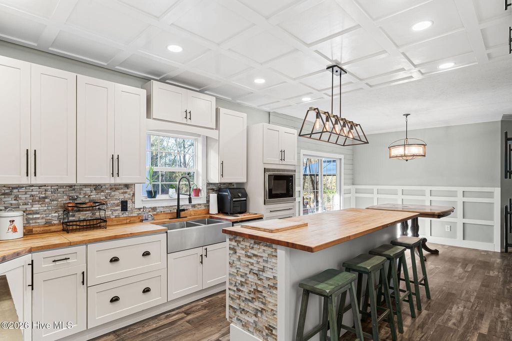 Photo of 401 Messer Loop Road, Burgaw, NC 28425 (MLS # 100547624)