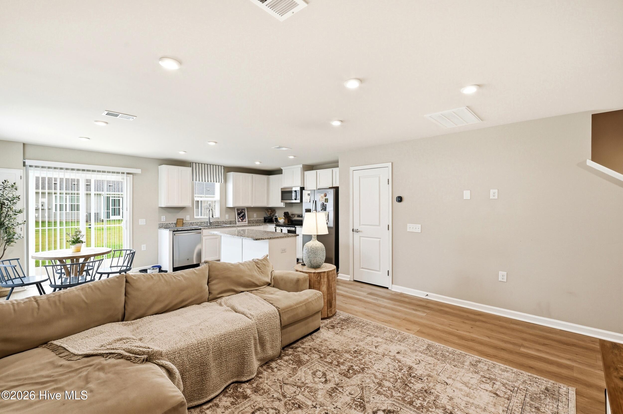3005 Edgemead Circle NW