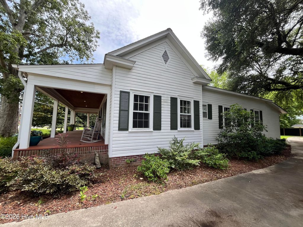 Photo of 505 N Madison Street, Whiteville, NC 28472 (MLS # 100585898)