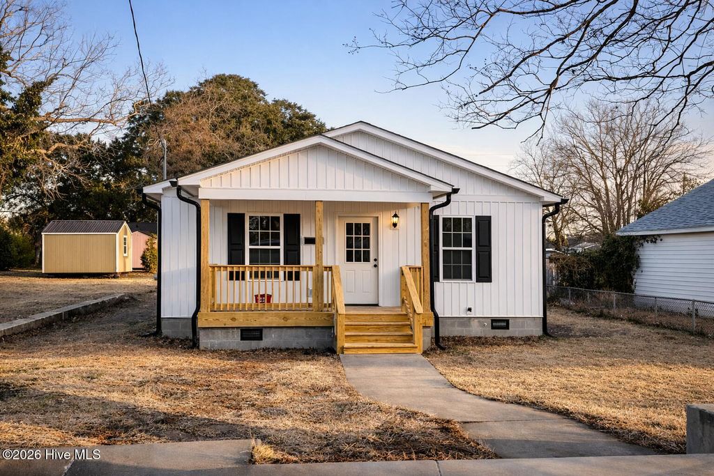 Photo of 1306 Fisher Street, Morehead City, NC 28557 (MLS # 100553440)