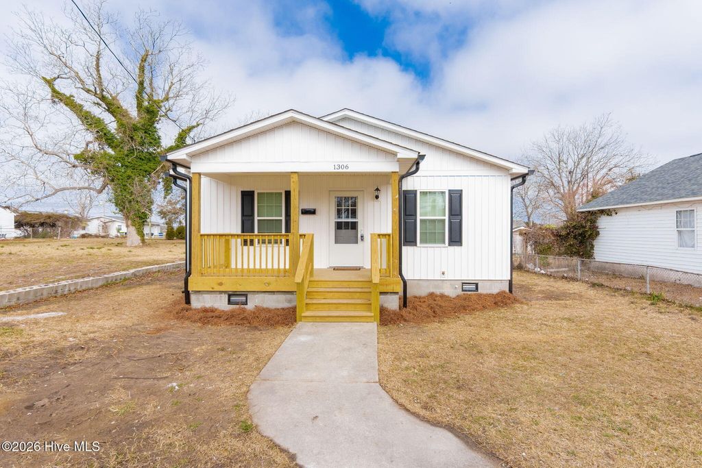 Photo of 1306 Fisher Street, Morehead City, NC 28557 (MLS # 100553440)