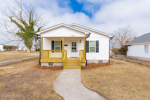 1306 Fisher Street Morehead City NC 28557