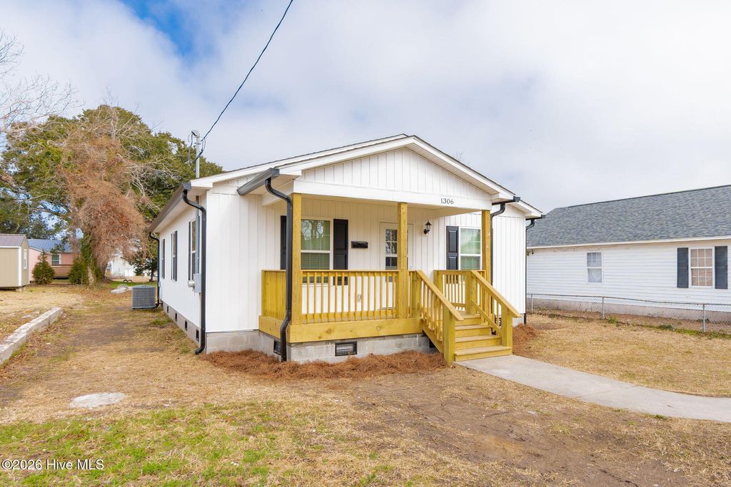 Photo of 1306 Fisher Street, Morehead City, NC 28557 (MLS # 100553440)