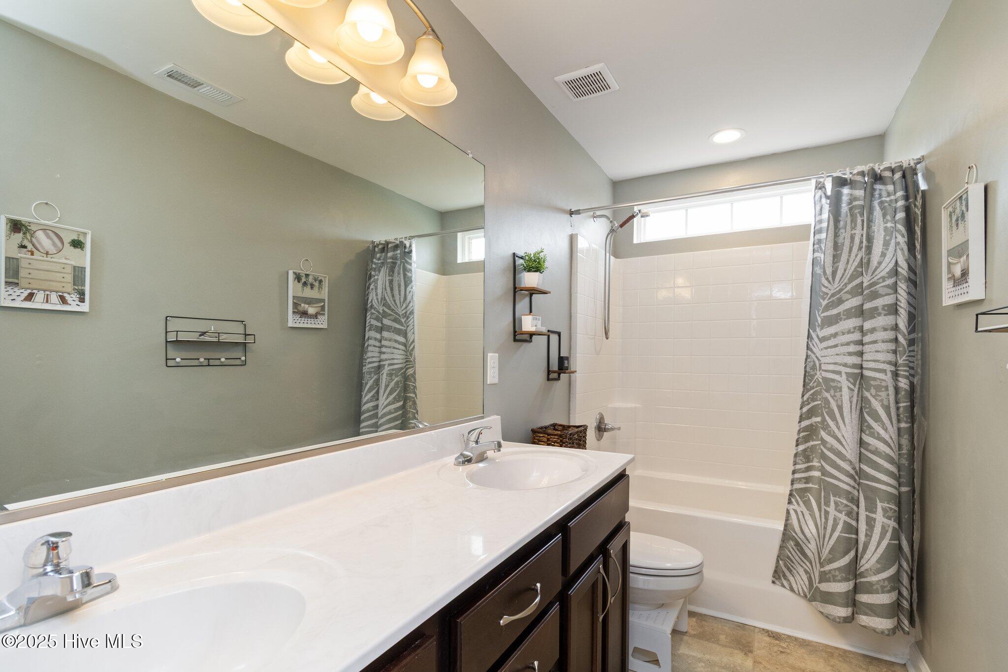 Moyock, North Carolina 27958, United States, 5 Bedrooms Bedrooms, ,4 BathroomsBathrooms,Residential,Active,255913