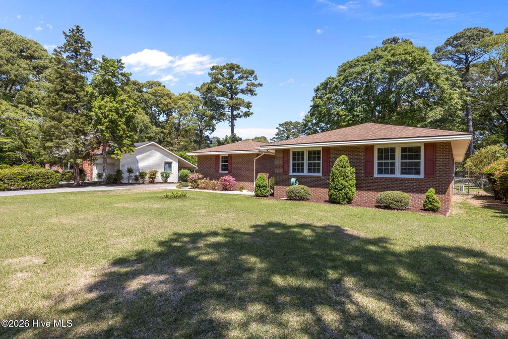 Photo of 204 Randomwood Lane, New Bern, NC 28562 (MLS # 100567768)