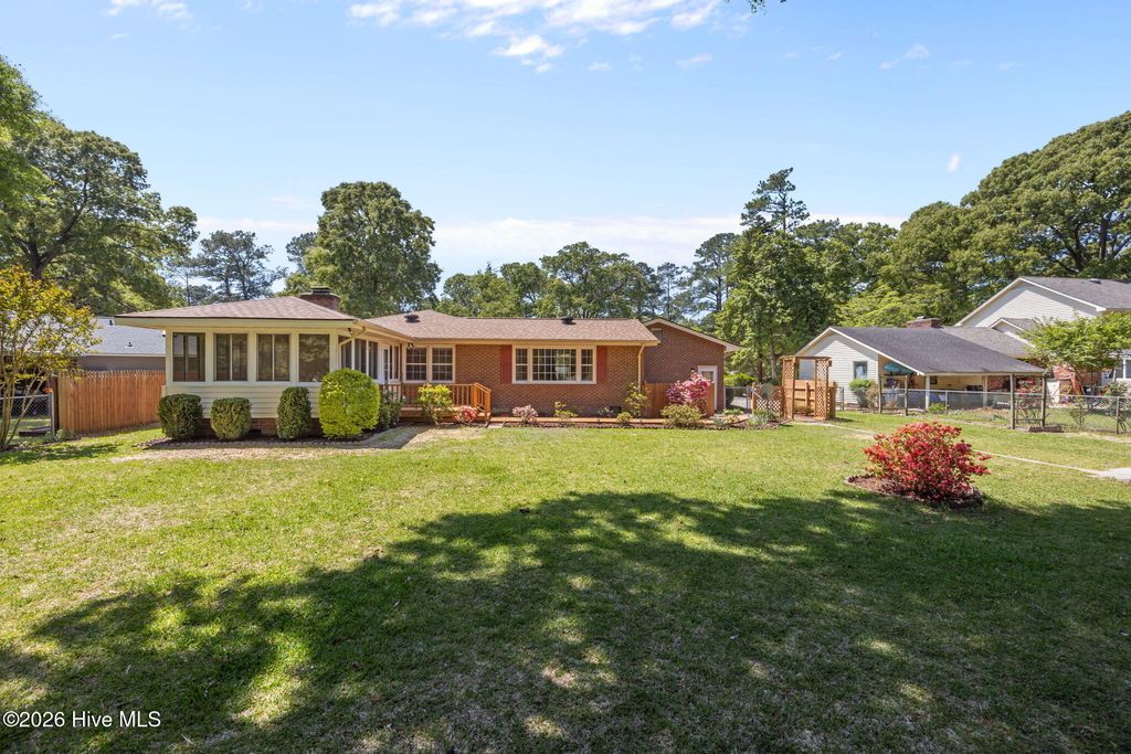 Photo of 204 Randomwood Lane, New Bern, NC 28562 (MLS # 100567768)