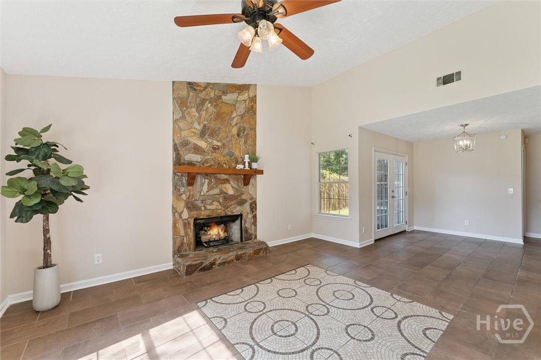 4 E White Hawthorne Drive