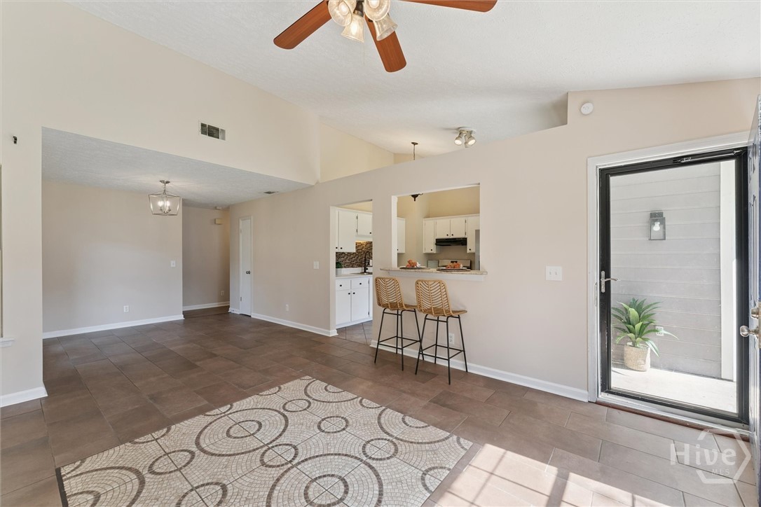 4 E White Hawthorne Drive