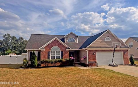 Homes For Sale - 175 Sandspur Court<br/> Raeford, NC 28376