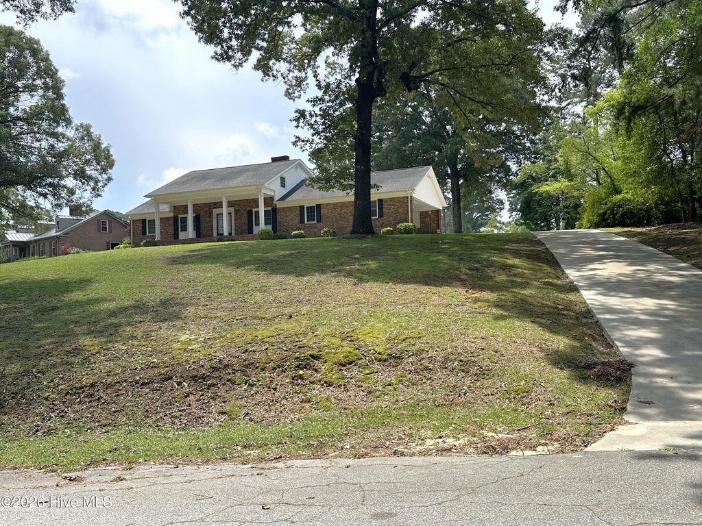 Photo of 504 Pineview Road, Clinton, NC 28328 (MLS # 100577990)