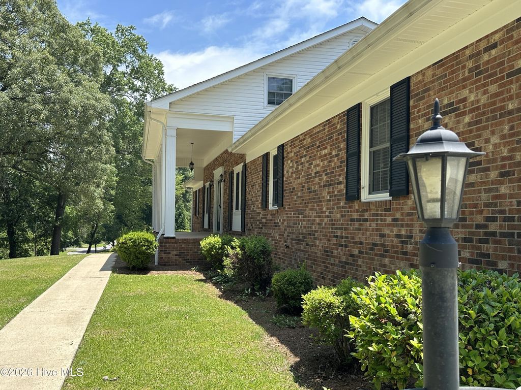 Photo of 504 Pineview Road, Clinton, NC 28328 (MLS # 100577990)