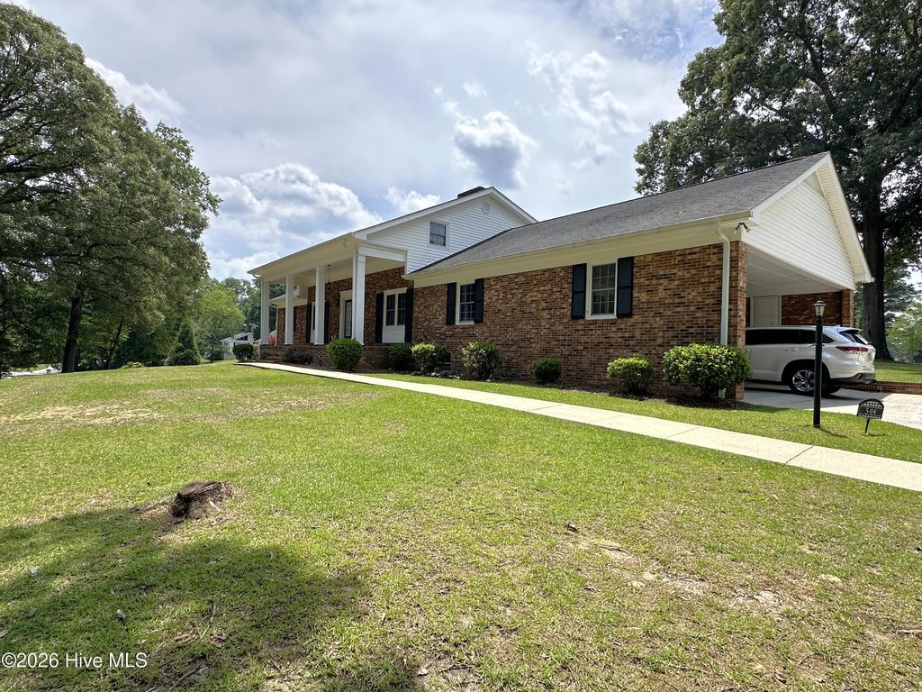 Photo of 504 Pineview Road, Clinton, NC 28328 (MLS # 100577990)