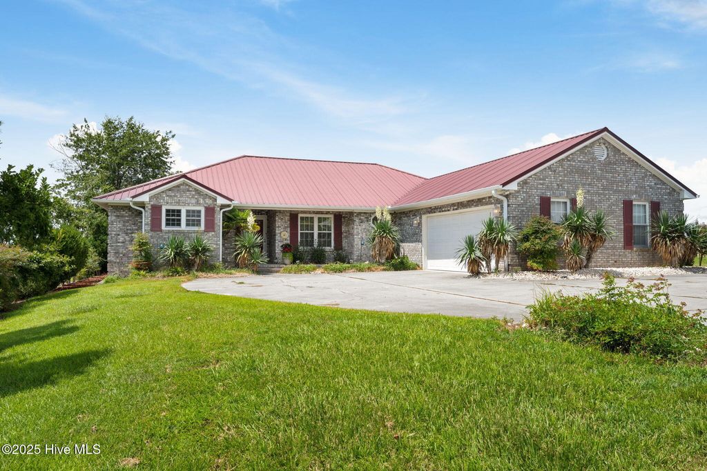 Photo of 132 Gemstone Drive, Sneads Ferry, NC 28460 (MLS # 100523425)