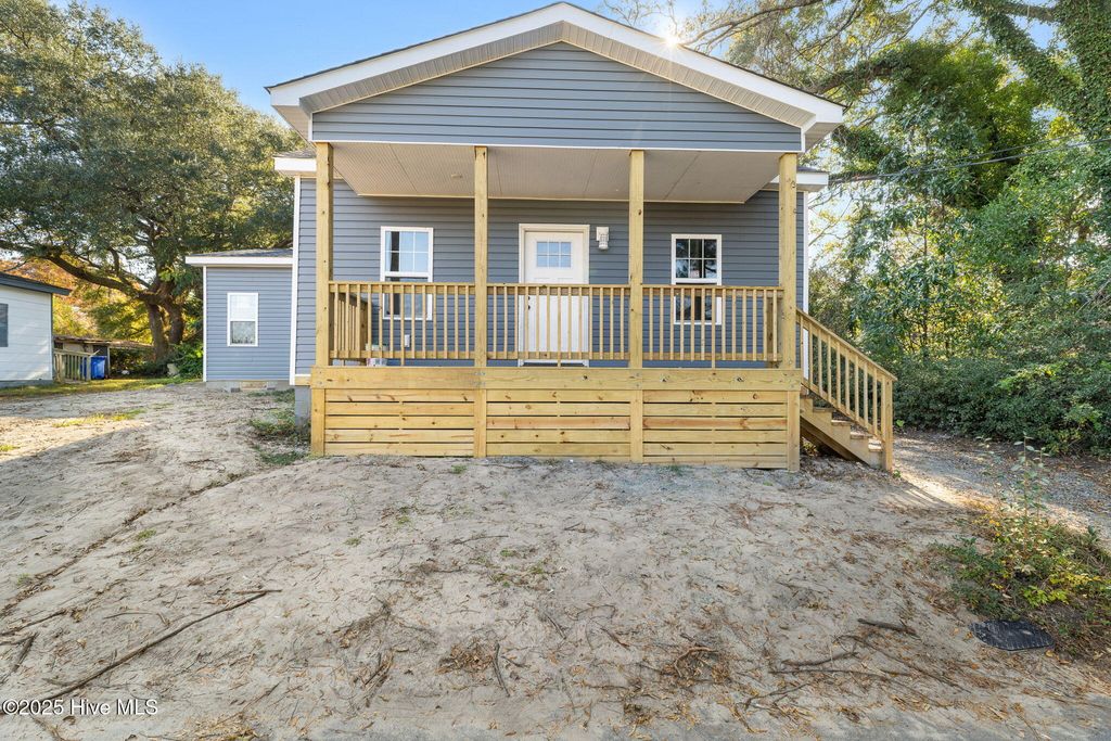 Photo of 1108 Whistler Avenue, Wilmington, NC 28401 (MLS # 100542513)
