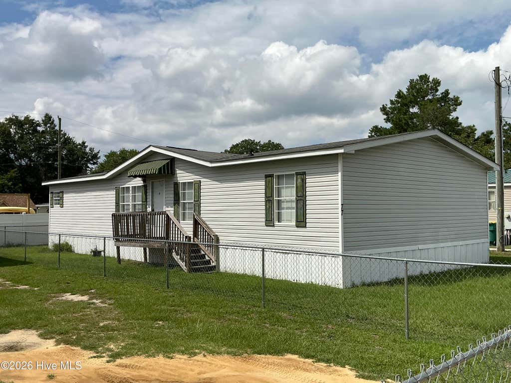 Photo of 77 Maple Avenue, Elizabethtown, NC 28337 (MLS # 100591807)