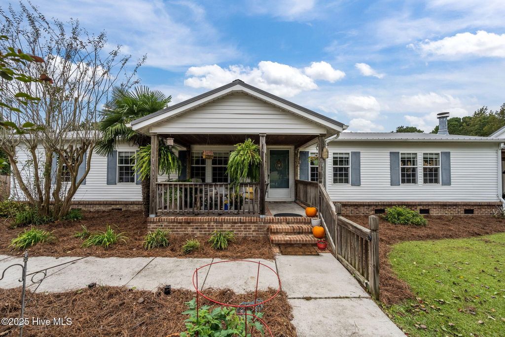 Photo of 233 Belgrade Swansboro Road, Stella, NC 28582 (MLS # 100537137)