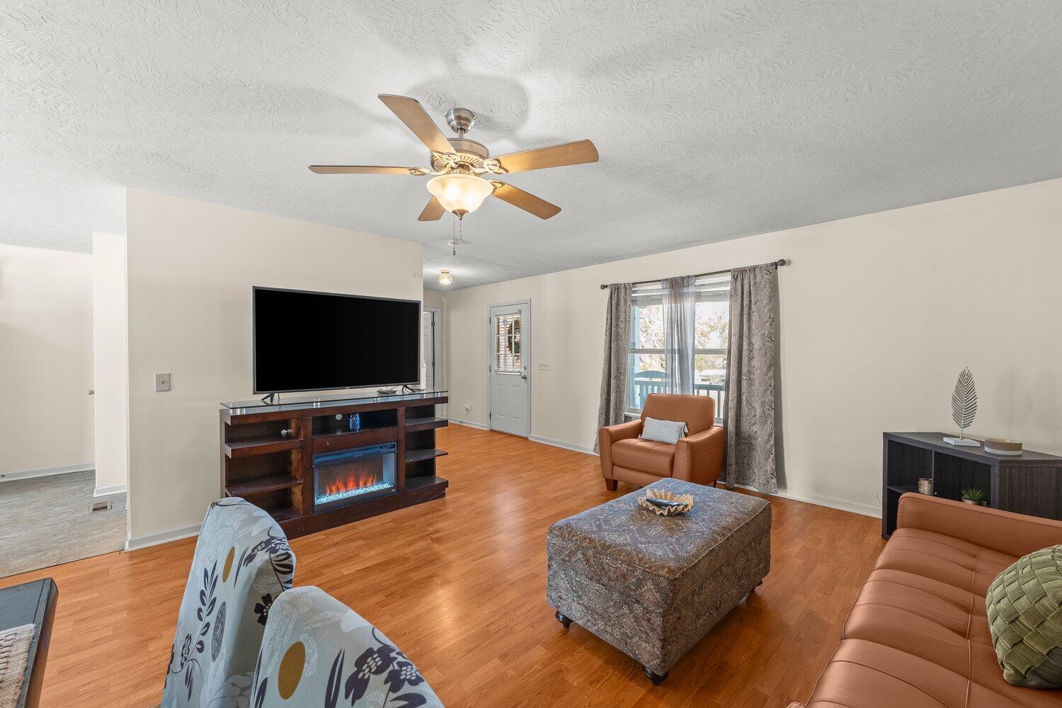 36 E Plainview Drive