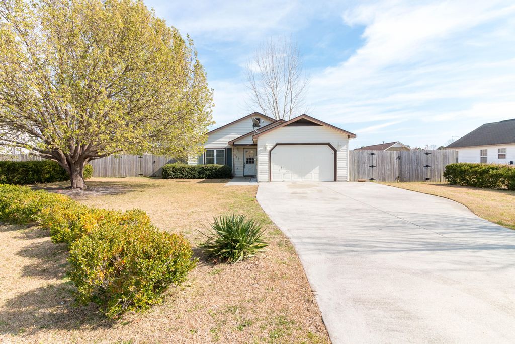 Photo of 212 Joey Court, Hubert, NC 28539 (MLS # 100564052)