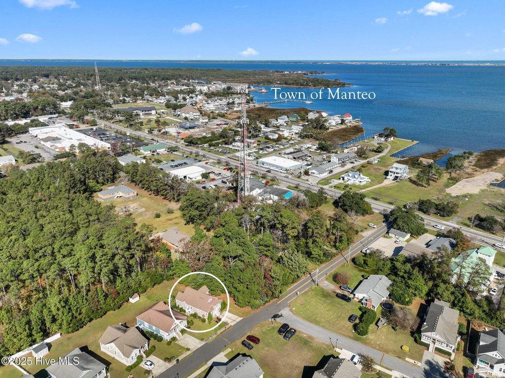 Photo of 601 Viccars Lane, Manteo, NC 27954 (MLS # 100540064)