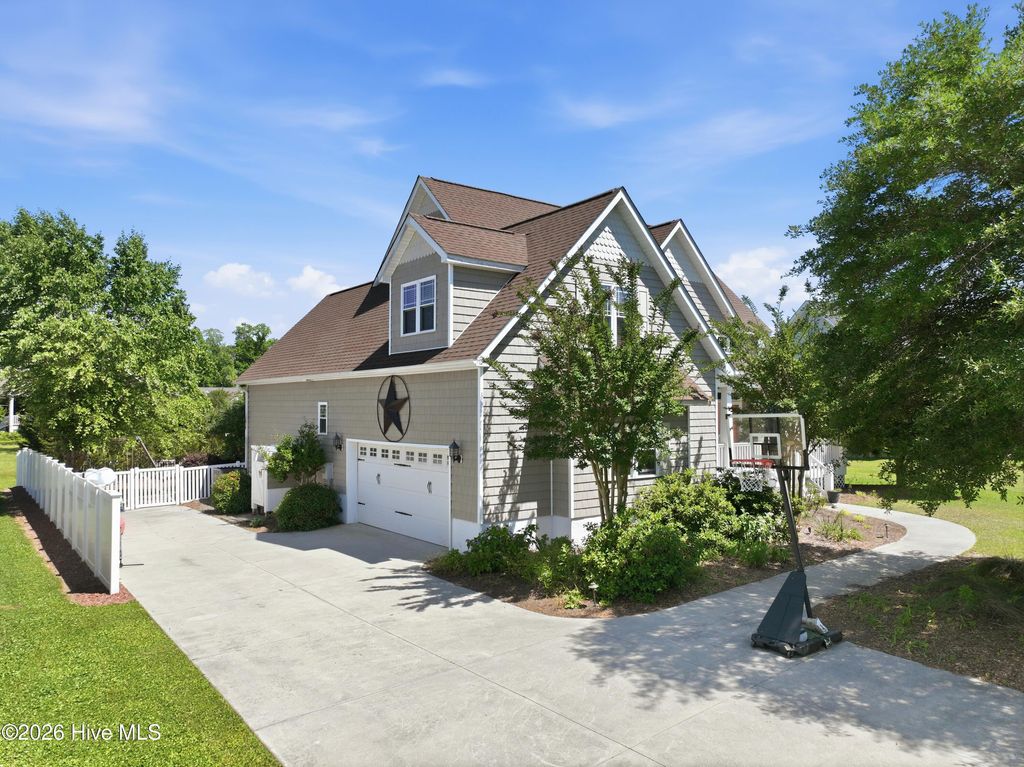 Photo of 303 Duck Haven, Swansboro, NC 28584 (MLS # 100576422)