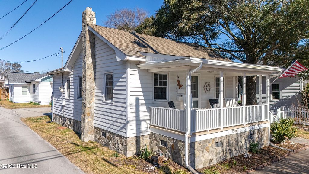 Photo of 1208 Evans Street, Morehead City, NC 28557 (MLS # 100550069)