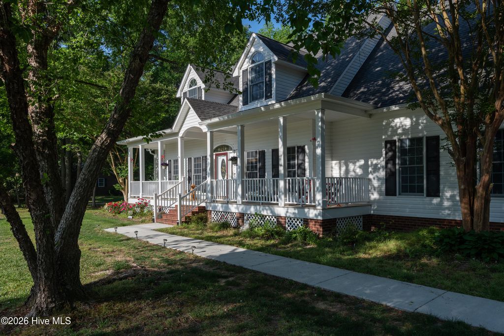 Photo of 3655 Hillcrest Drive, Farmville, NC 27828 (MLS # 100572110)