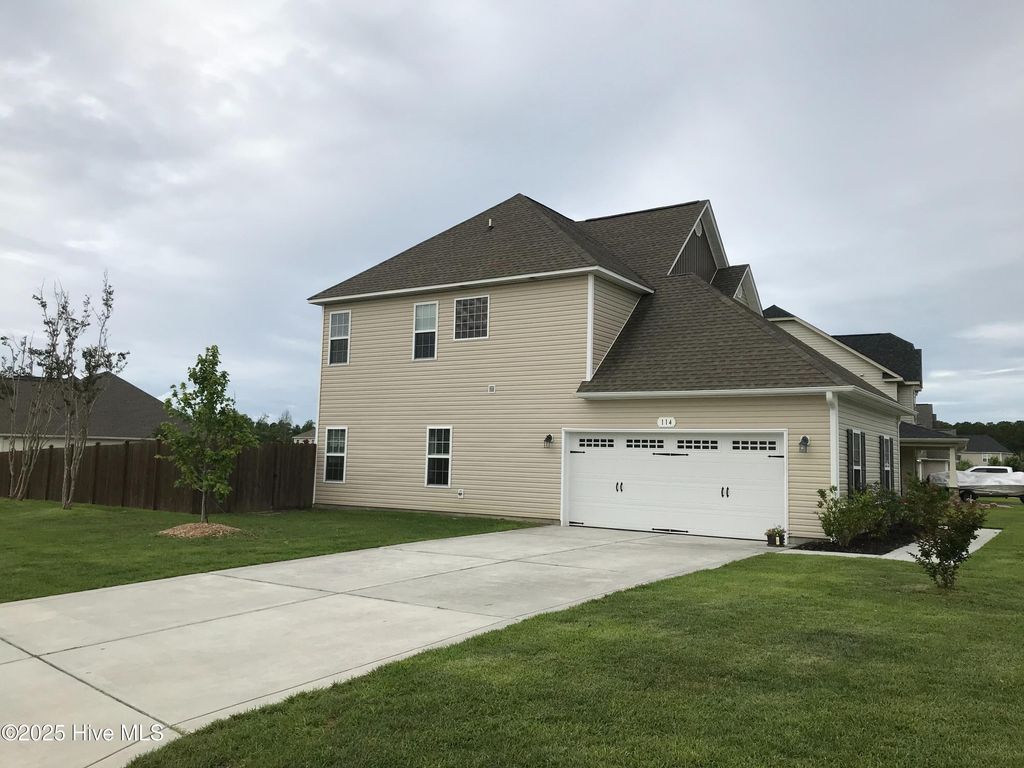 Photo of 114 Regatta Way, Sneads Ferry, NC 28460 (MLS # 100544459)