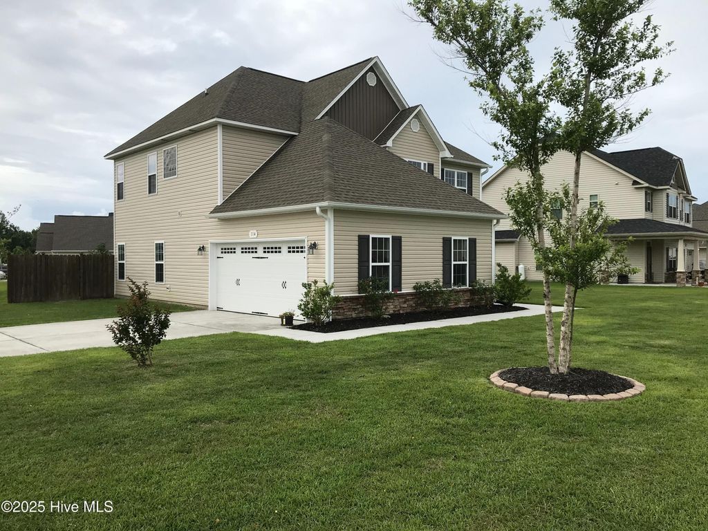 Photo of 114 Regatta Way, Sneads Ferry, NC 28460 (MLS # 100544459)