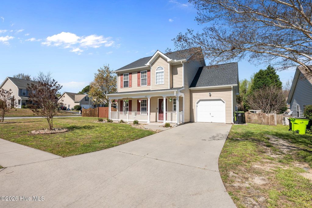 Photo of 113 Meadow View Drive, New Bern, NC 28562 (MLS # 100562950)