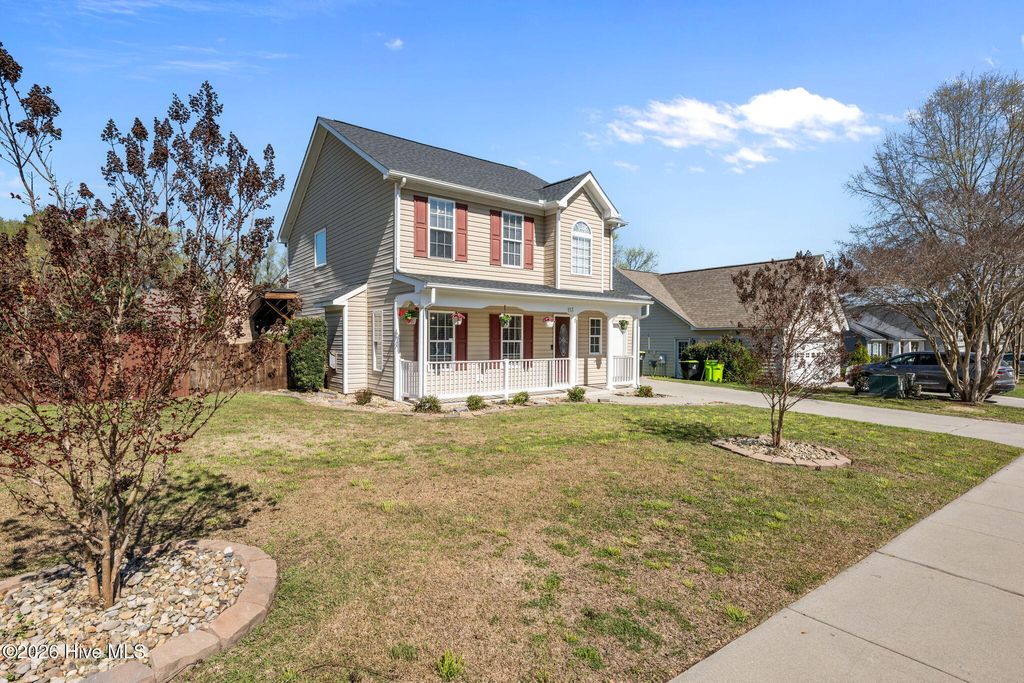 Photo of 113 Meadow View Drive, New Bern, NC 28562 (MLS # 100562950)