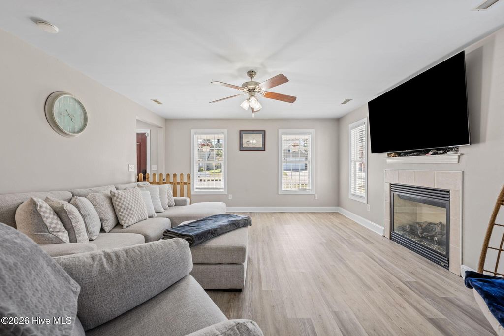 Photo of 113 Meadow View Drive, New Bern, NC 28562 (MLS # 100562950)