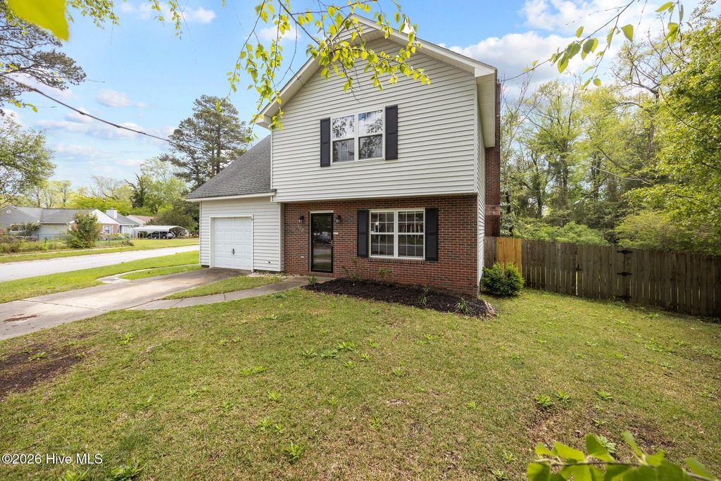 Photo of 408 Estate Drive, Jacksonville, NC 28540 (MLS # 100573669)