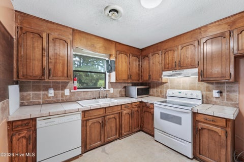 Tiny photo for 304 Branchwood Court, Jacksonville, NC 28546 (MLS # 100605937)