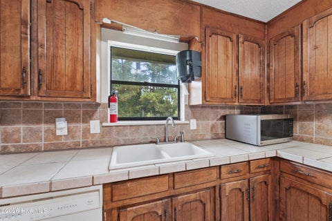 Tiny photo for 304 Branchwood Court, Jacksonville, NC 28546 (MLS # 100605937)