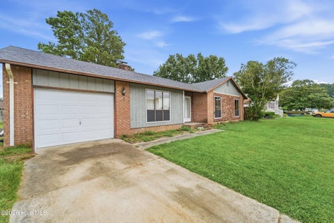 Tiny photo for 304 Branchwood Court, Jacksonville, NC 28546 (MLS # 100605937)