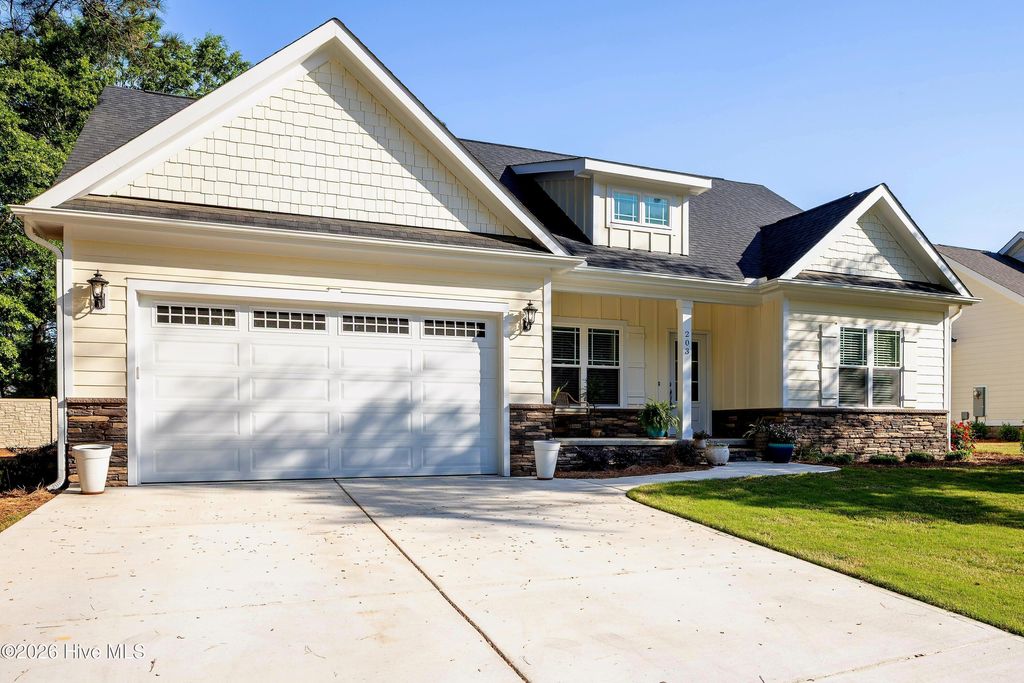 Photo of 203 Fountain Drive, Clinton, NC 28328 (MLS # 100567079)